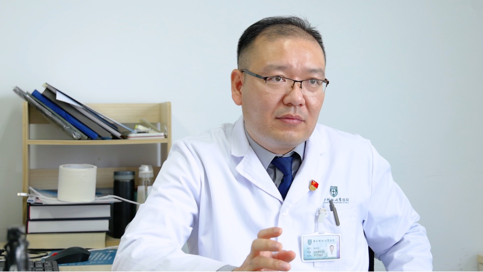 16岁少女手术后切口长期不愈合，致肠道大便从肚皮上流出……