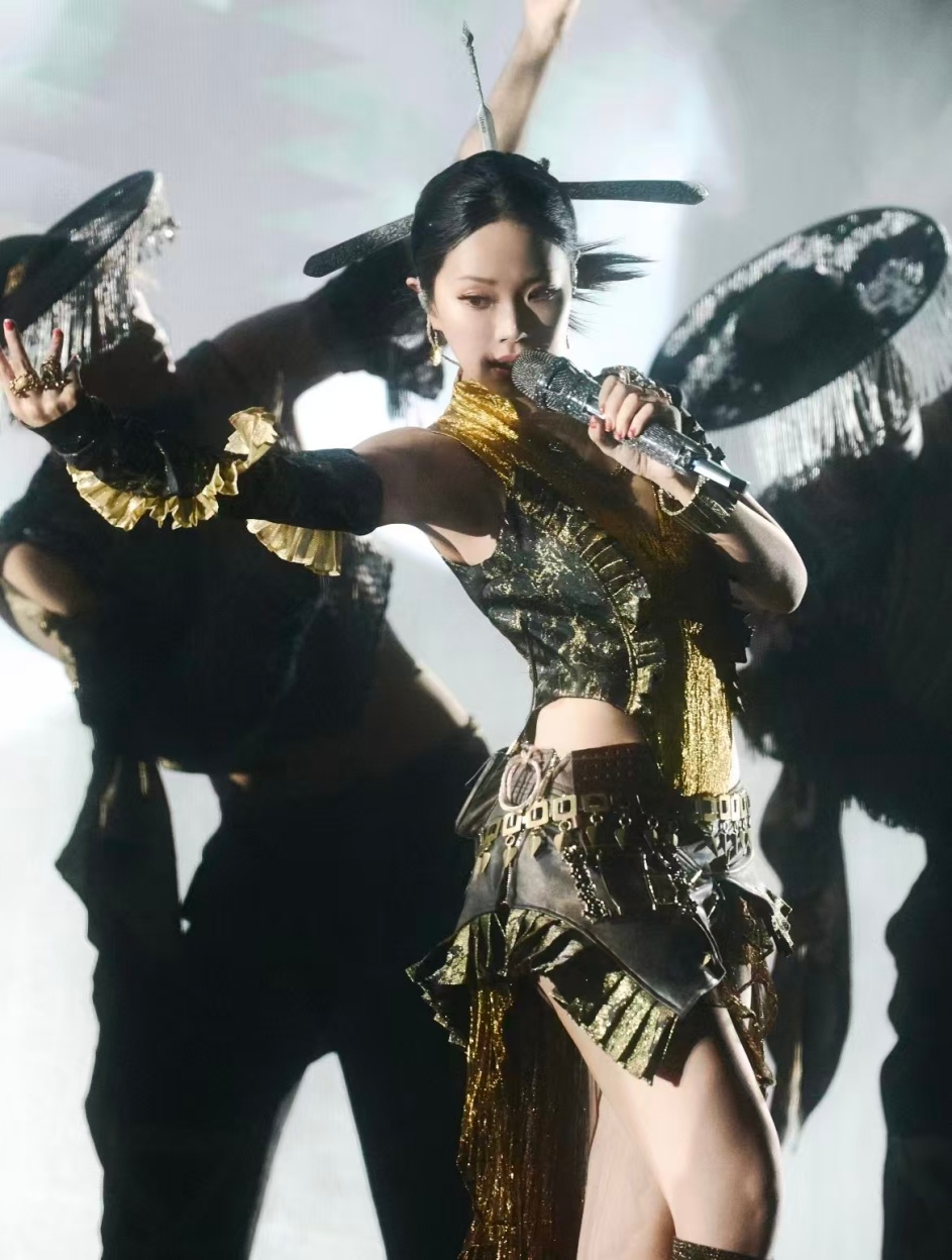 “帅呆了！”蓝盈莹赵丽颖刘涛集体“亮刀”！福州“三条簪”再出圈！