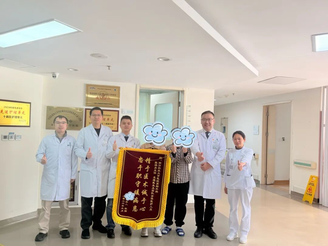 16岁少女手术后切口长期不愈合，致肠道大便从肚皮上流出……