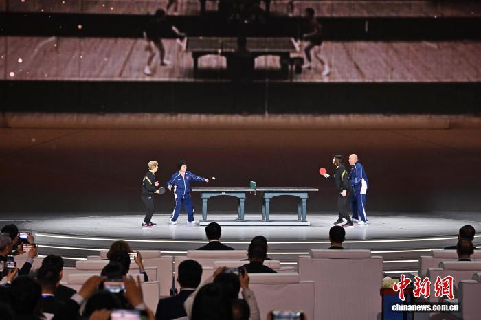 中美“乒乓外交”亲历者北京故地同台挥拍 中美“乒乓外交”亲历者北京故地同台挥拍