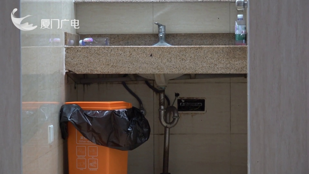 潮湿多雨，小心家里长霉菌！医生：一旦吸入可致肺炎、哮喘恶化……