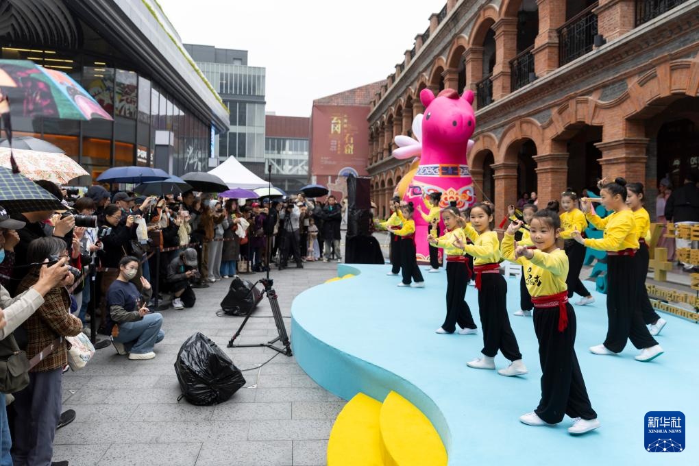 白玉兰戏剧绽放百年弄堂 白玉兰戏剧绽放百年弄堂