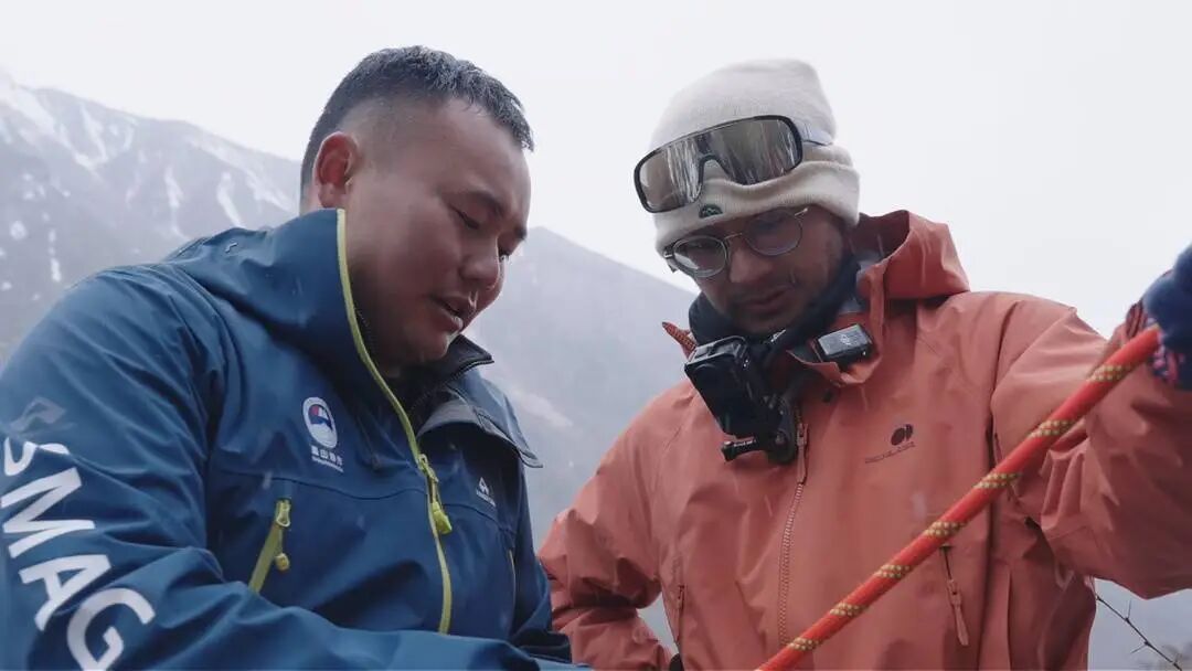 独腿男子拄拐攀7座雪山！曾欠债百万，用徒步登山疗愈自卑和怀疑