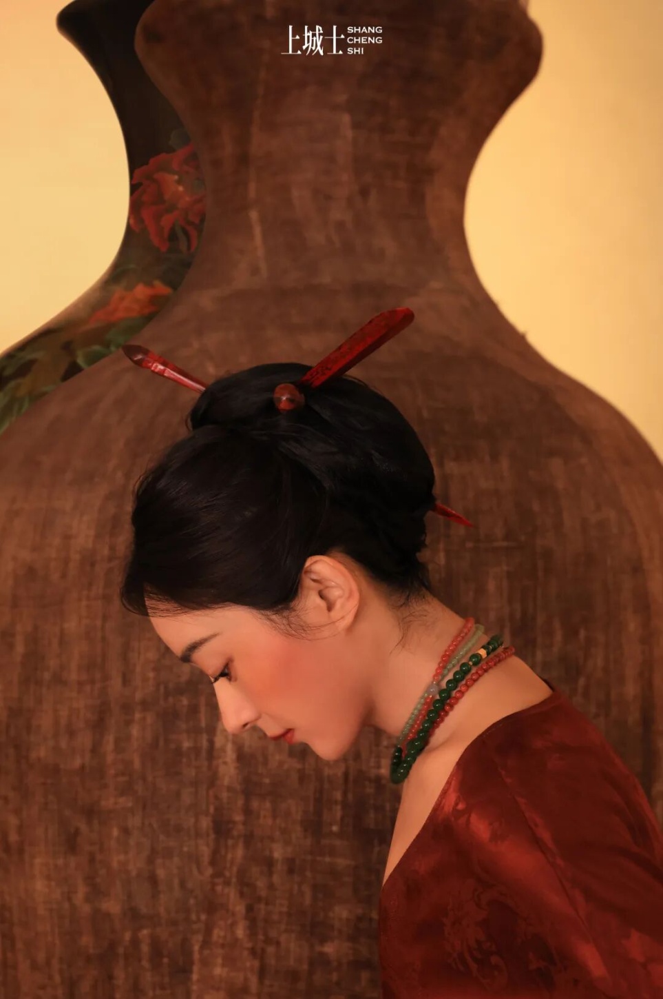 “帅呆了！”蓝盈莹赵丽颖刘涛集体“亮刀”！福州“三条簪”再出圈！