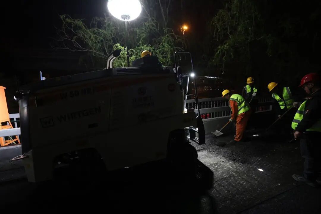 深夜直击现场：北京四元桥两条匝道今起封闭，48小时内完成翻建，注意绕行