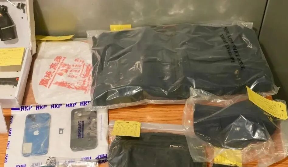 香港一男子持气枪抢银行，抢走35000港元后骑自行车逃走，警方于案发后一个半小时内截停涉案男子