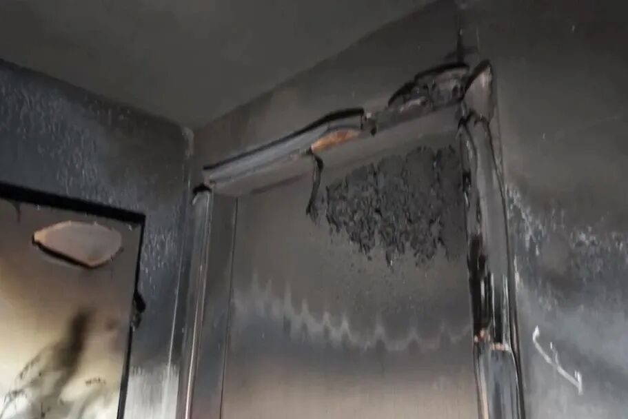 高层住宅突然起火，母女俩靠这招成功保命→