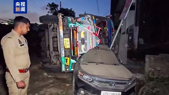印度比哈尔邦发生车祸 致13人死亡