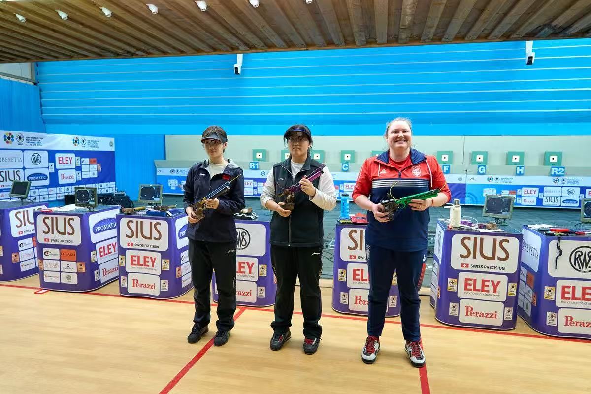 亮眼！中国射击姑娘包揽冠亚军