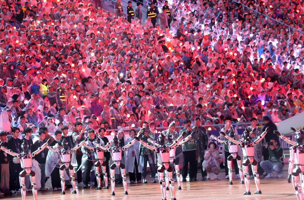 苏超新赛季火爆开幕，场均观赛人数超3万依然一票难求