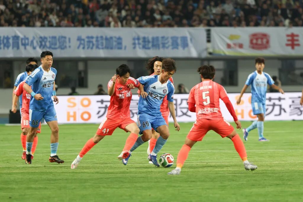 苏超新赛季火爆开幕，又是一票难求