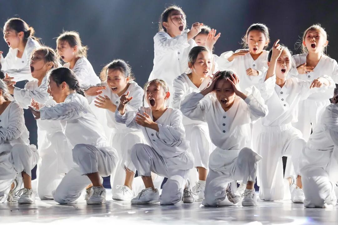 郑州版“放牛班的春天”：一群小学生用舞蹈微电影治愈全网