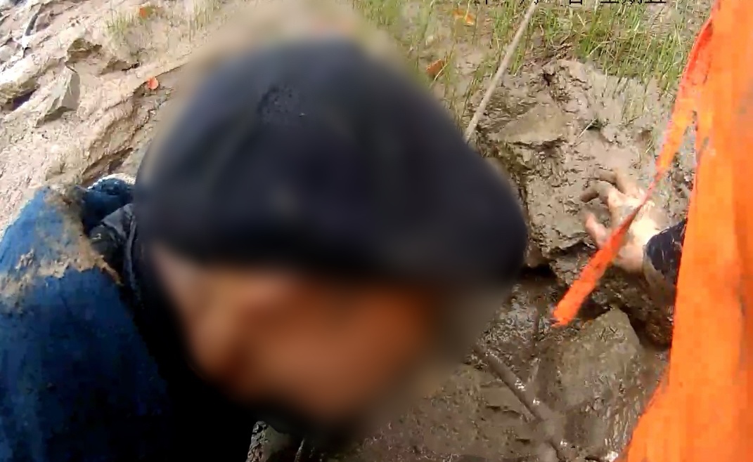 “前浪”“后浪”皆英雄！为退休民警和“00后”新警点赞！