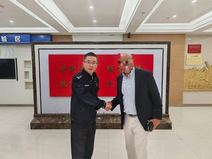 多按两个“零” 30元车费变3000元......