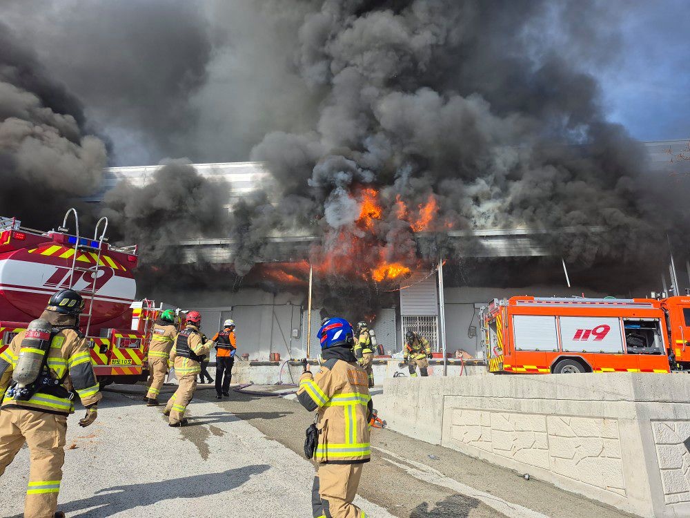 韩国一冷库突发火灾已致2名消防员遇难，李在明发声