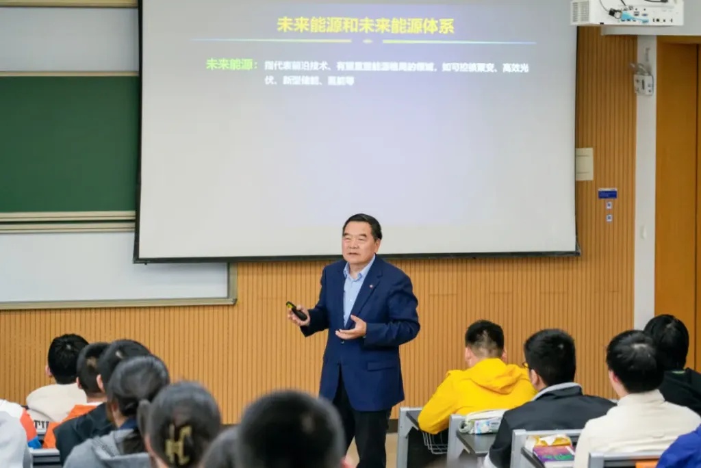 高一学生也能听大学名师上课？复旦、同济、上财联合打造周末先修学堂