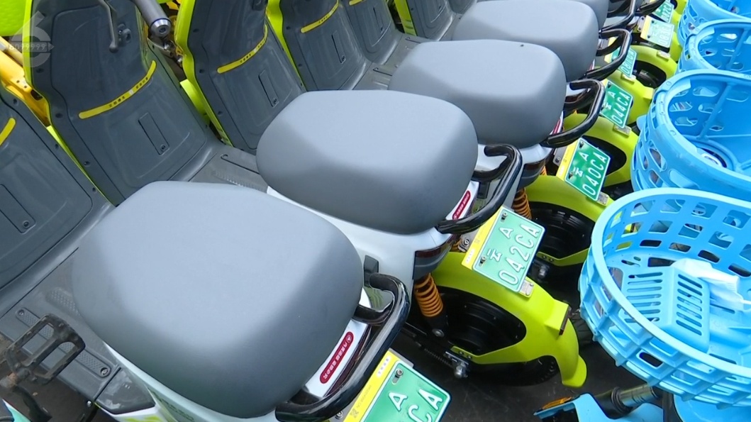 昆明街头出现“新款”共享单车！车身翠绿、不戴头盔骑不走