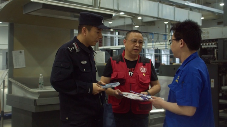 网恋“奔现”陷阱多 警方智擒“取现人”