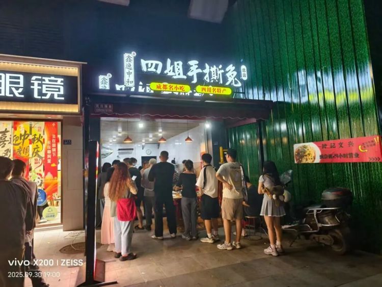 卤菜店使用“四姐”二字被索赔50万元，店主：大家都叫我四姐，为什么告我侵权