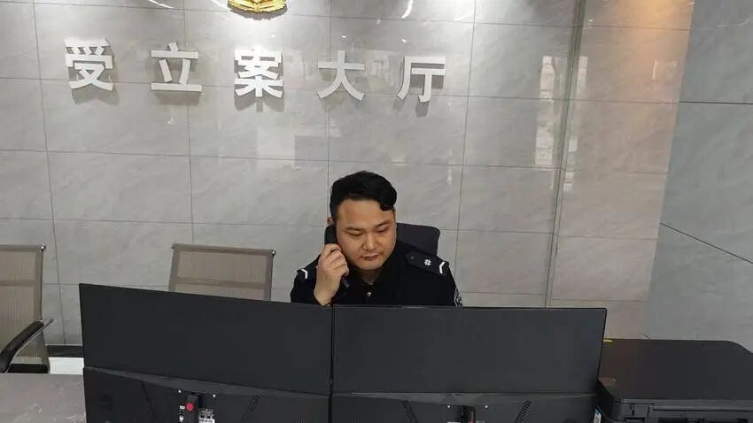 点击“课程”链接，手机黑屏被锁，4万余元被远程转走