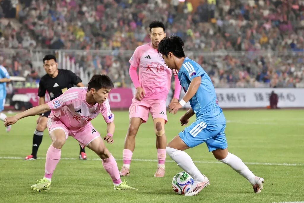 苏超新赛季火爆开幕，又是一票难求