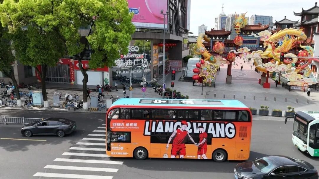 冰箱贴、挂件盲盒卖爆了！羽球亚锦赛带火“赛事+”消费