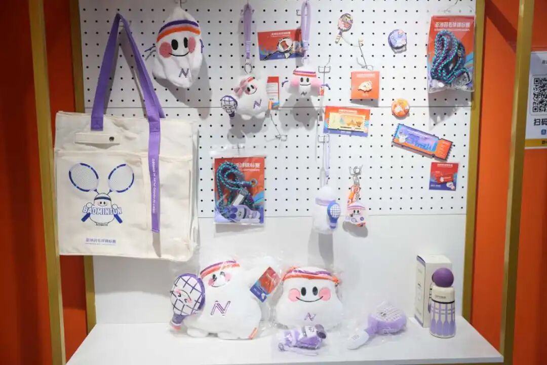 冰箱贴、挂件盲盒卖爆了！羽球亚锦赛带火“赛事+”消费