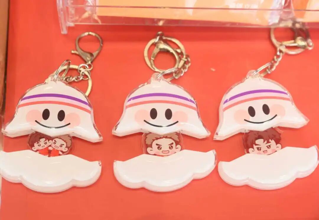 冰箱贴、挂件盲盒卖爆了！羽球亚锦赛带火“赛事+”消费