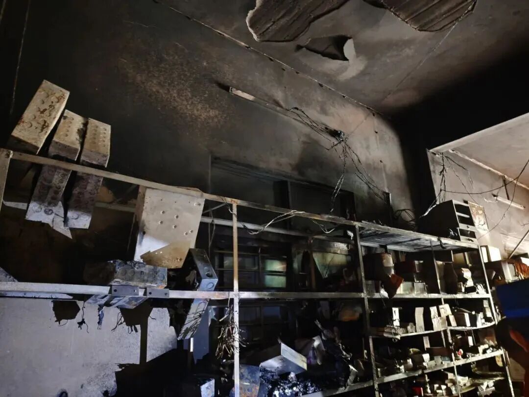 睡得正香，警报突然响了……