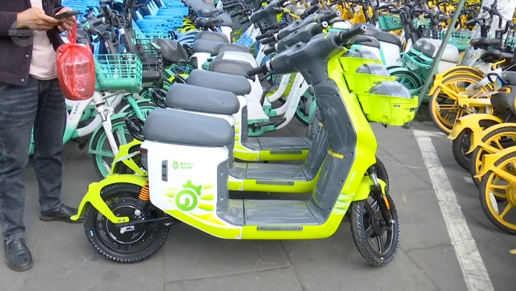 昆明街头出现“新款”共享单车！车身翠绿、不戴头盔骑不走