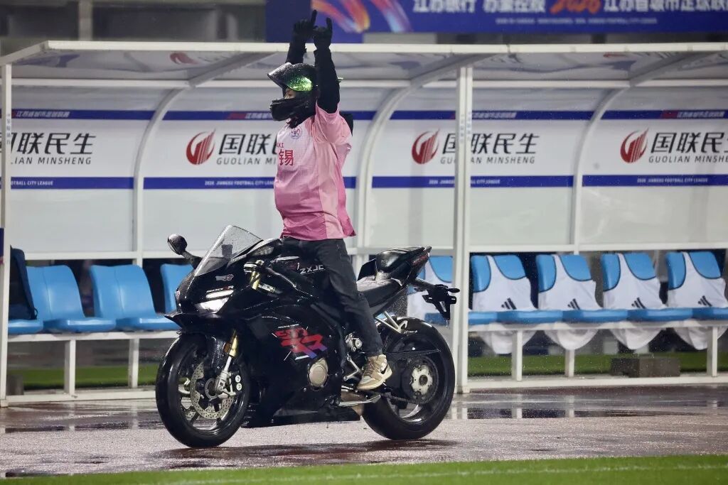 苏超新赛季火爆开幕，又是一票难求