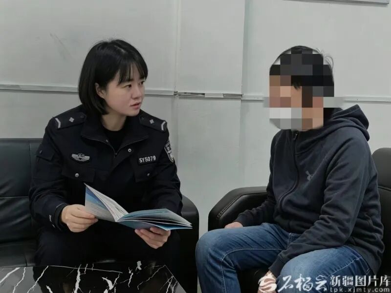 50多岁女士自信“懂套路”,手机里却装了10多个诈骗APP 50多岁女士自信“懂套路”,手机里却装了10多个诈骗APP