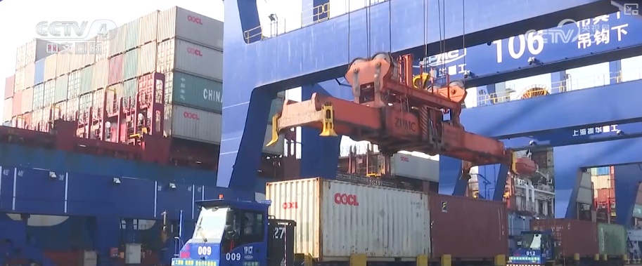 98.37万标箱、199%！一季度海南洋浦港外贸集装箱吞吐量增速亮眼