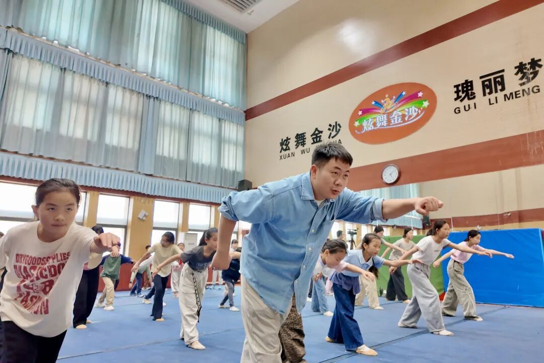 郑州版“放牛班的春天”：一群小学生用舞蹈微电影治愈全网