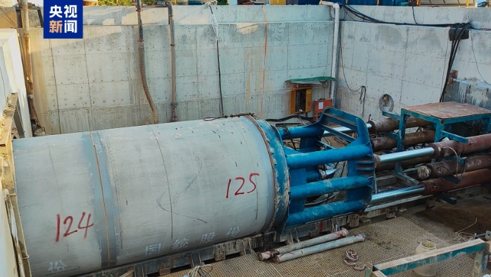 环北广西工程灵山支线皇帝岭隧洞今日成功贯通