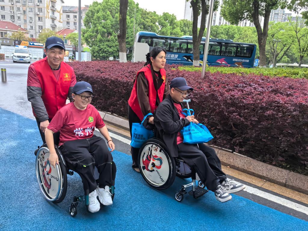 “苏超”揭幕战，“超燃”中涌动一股暖流