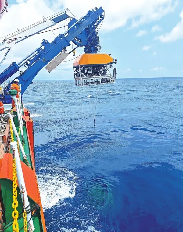 “海洋地质二号”完成第33航次深海科考任务 “海洋地质二号”完成第33航次深海科考任务