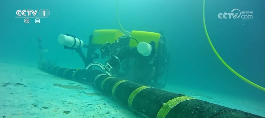 “飞檐走壁”“大力士平仓”……智能工业机器人在高危工作场景大显身手