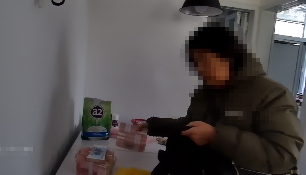 老人取现金20万“炒股”，民警紧急上门拦下