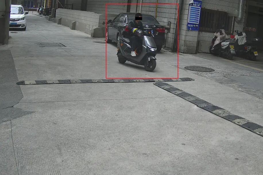 男子刚在西湖边一家餐馆坐下,海宁警方赶到! 男子刚在西湖边一家餐馆坐下,海宁警方赶到!