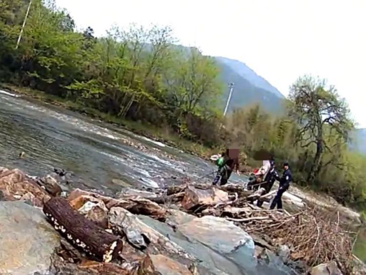 河水突涨茶农被困……后续来了 河水突涨茶农被困……后续来了