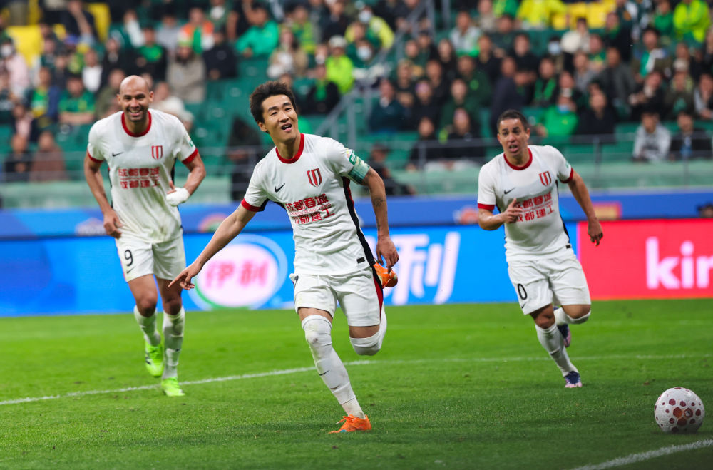 中超综合:“上海德比”申花告捷 蓉城逆转继续领跑 中超综合:“上海德比”申花告捷 蓉城逆转继续领跑