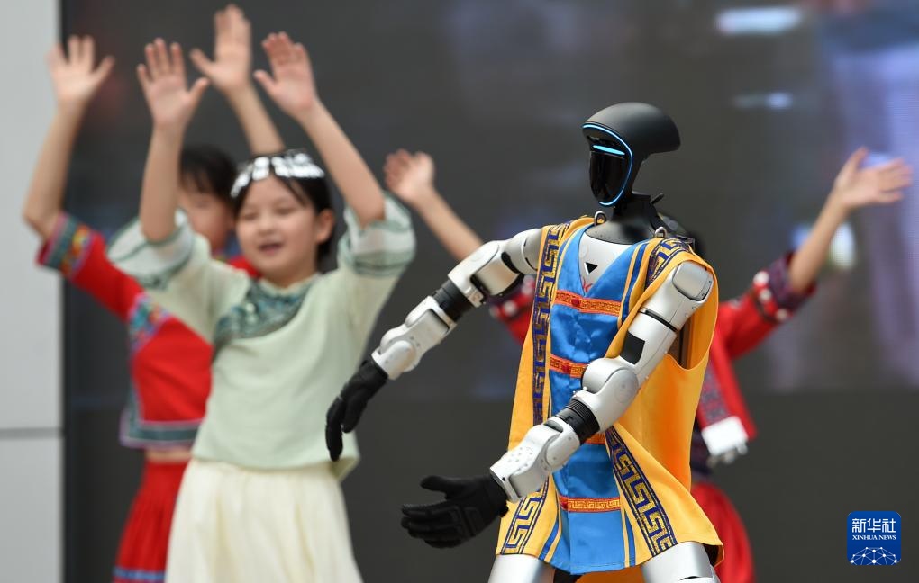 广西南宁:校园喜迎“三月三” 广西南宁:校园喜迎“三月三”