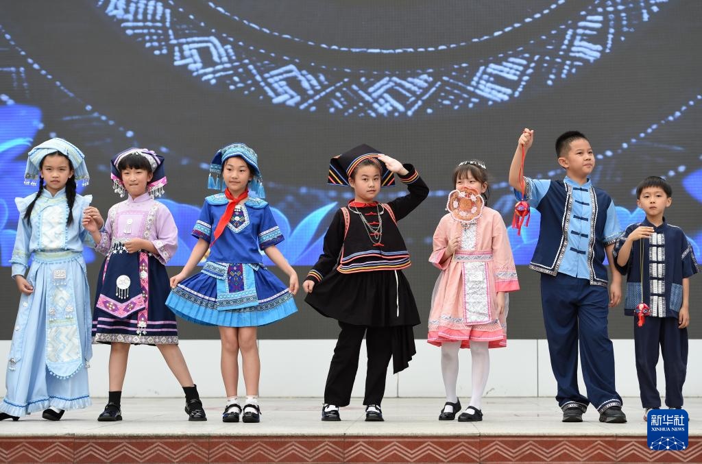 广西南宁:校园喜迎“三月三” 广西南宁:校园喜迎“三月三”