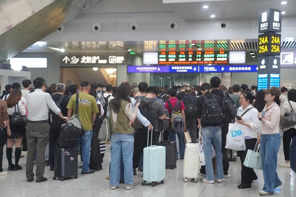 4月15日零时起，重庆火车站将实行新列车运行图！涉列车增开、始发终到站调整