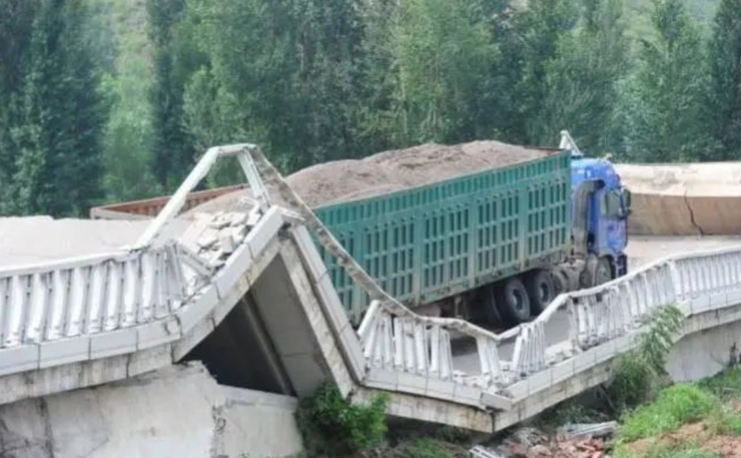 拒检、强行“冲卡”,一司机涉故意毁坏财物罪被刑拘! 拒检、强行“冲卡”,一司机涉故意毁坏财物罪被刑拘!