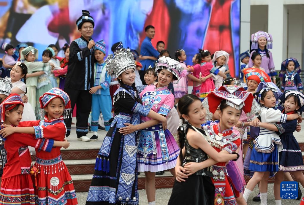 广西南宁:校园喜迎“三月三” 广西南宁:校园喜迎“三月三”