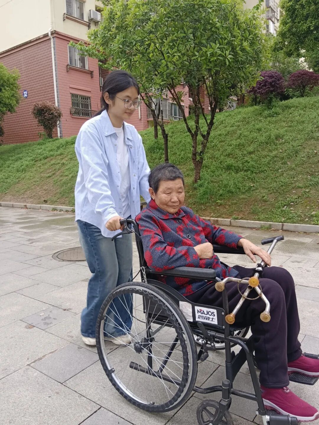 大二女生申请住到校外,学院了解后,果断批准! 大二女生申请住到校外,学院了解后,果断批准!