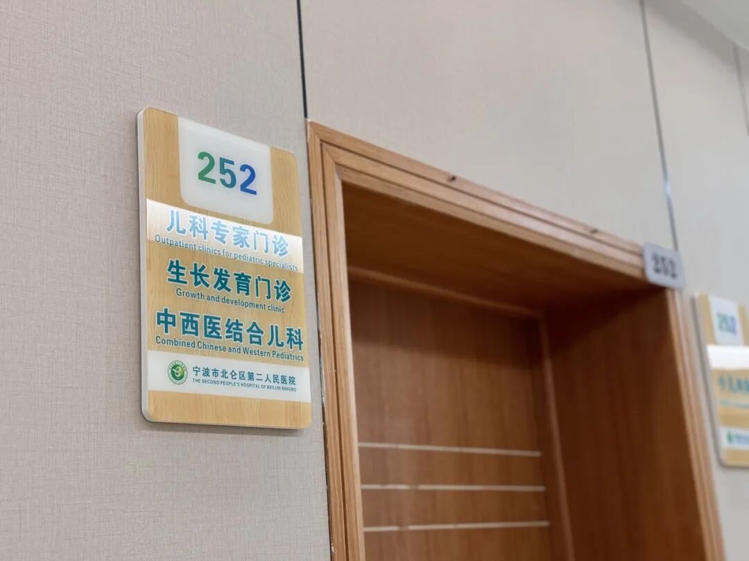 10岁男孩跟着爸爸慢跑，没摔没碰突然骨折，医生：并非个例，家里有娃的要注意