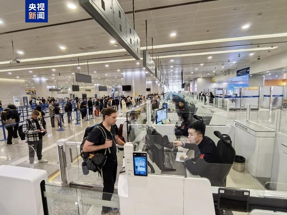 上海浦东国际机场口岸今年出入境人员突破1000万人次